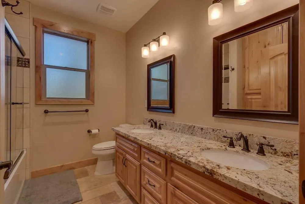 Big Bear Lodge - Six Bedroom Home South Lake Tahoe