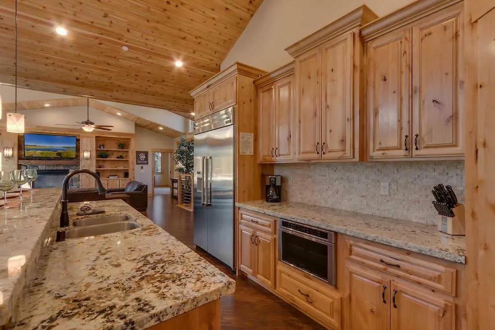 Big Bear Lodge - Six Bedroom Home South Lake Tahoe