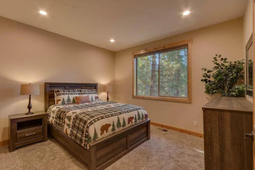 Big Bear Lodge - Six Bedroom Home South Lake Tahoe